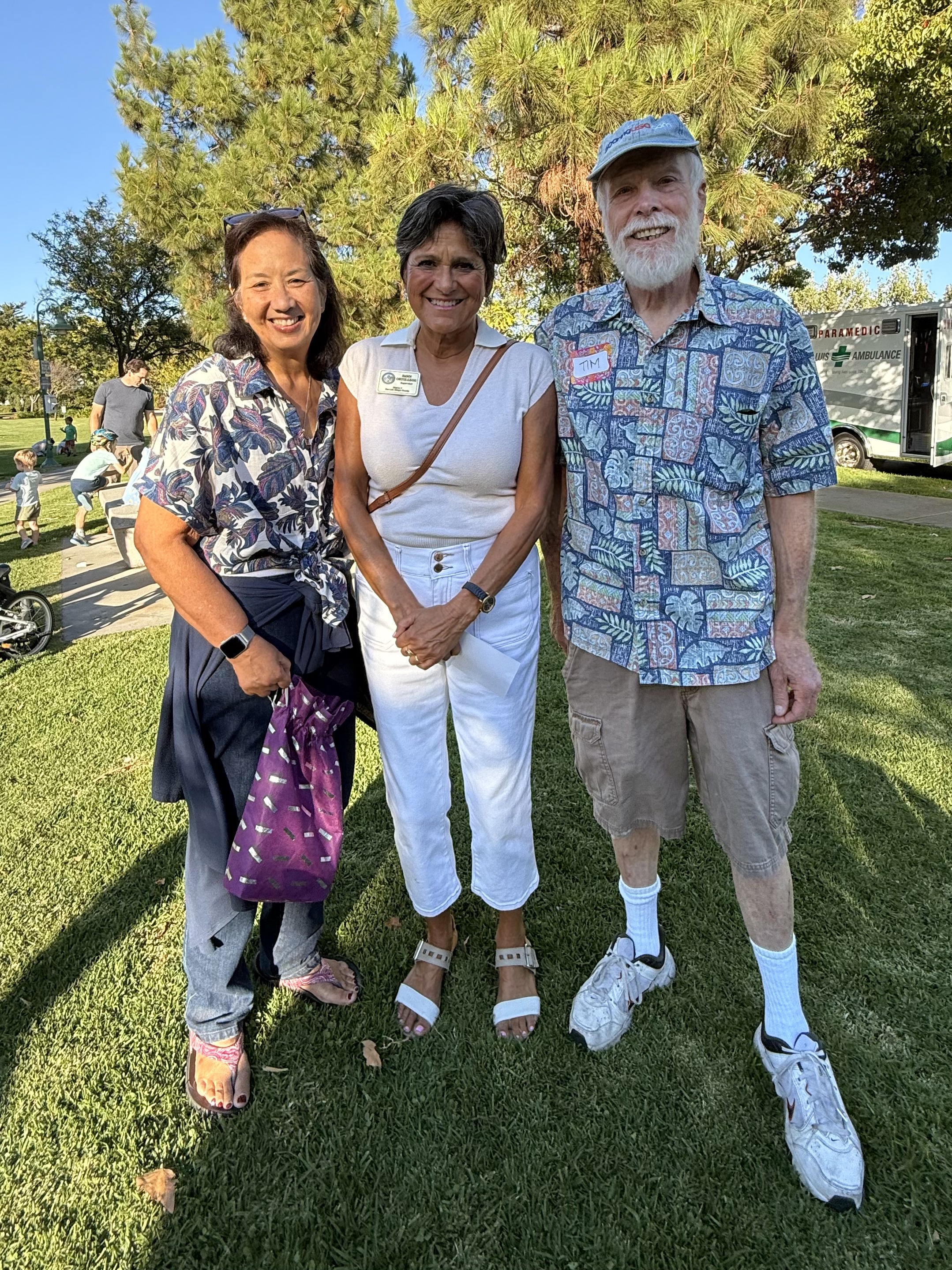 Photo of Supervisor Ortiz-Legg with neighbors from De Tolosa Ranch